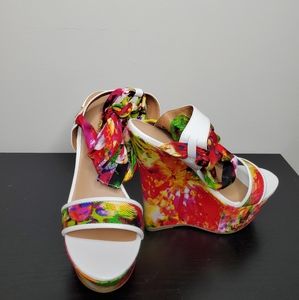 BAMBOO Wedge Style Heels W/ Floral Design Sz 7 1/2
